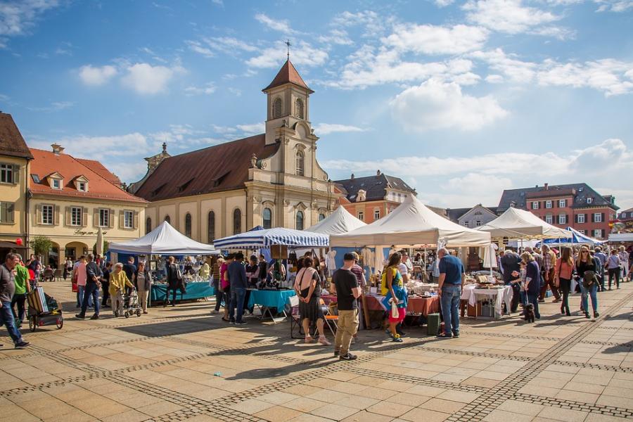 Wochenmarkt auf dem Marktplatz Ludwigsburg