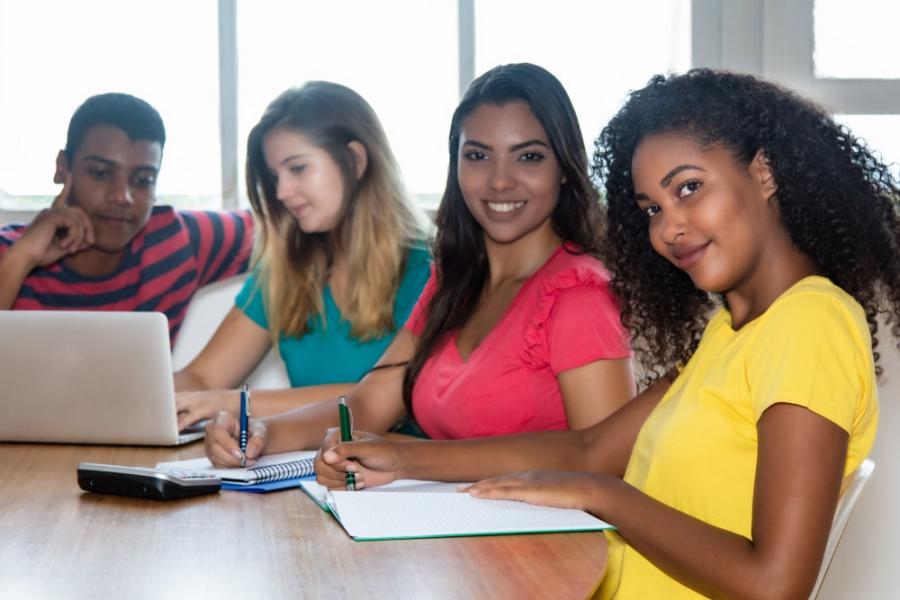 students-while-learning-for-exams