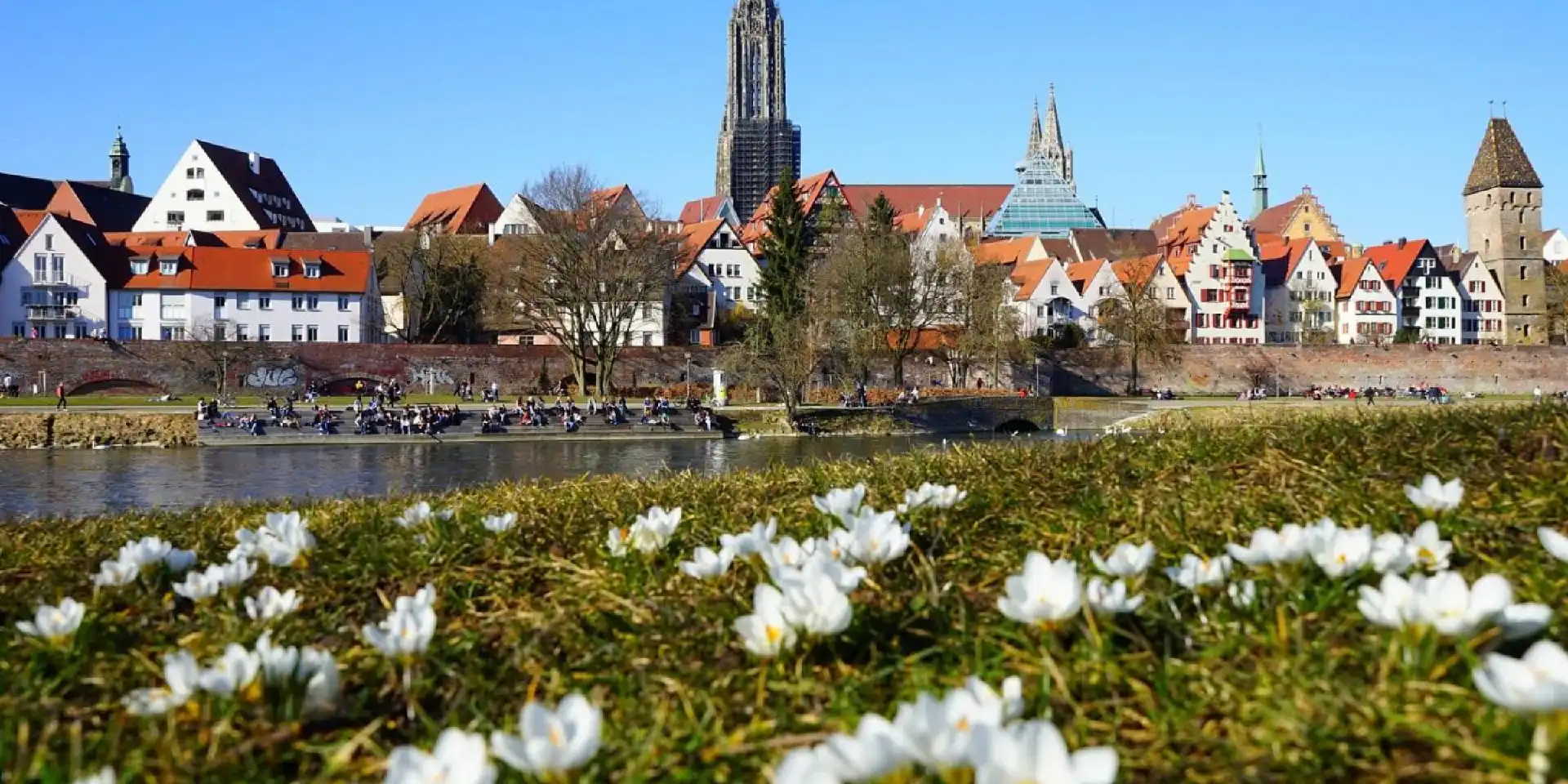 Die Stadt Neu-Ulm im Frühling